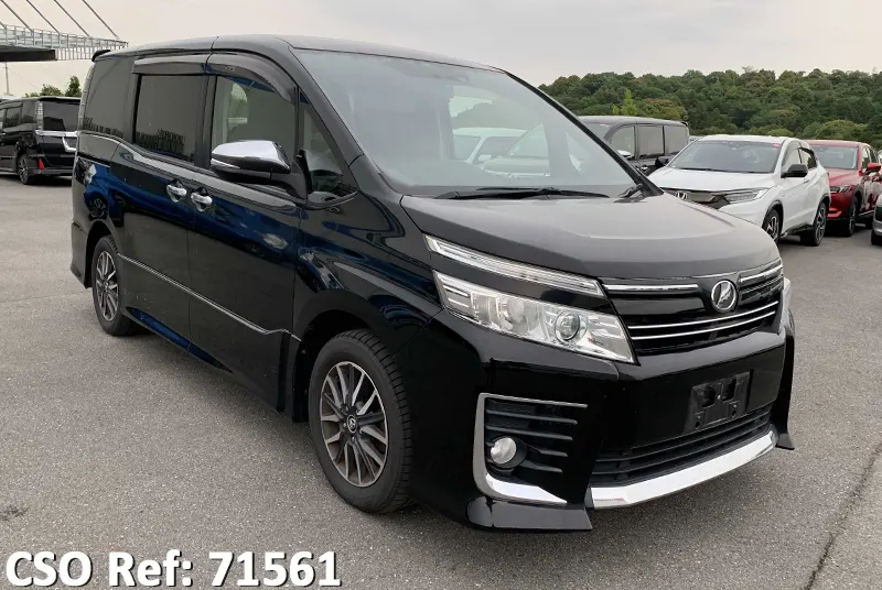 Toyota / Voxy 2015